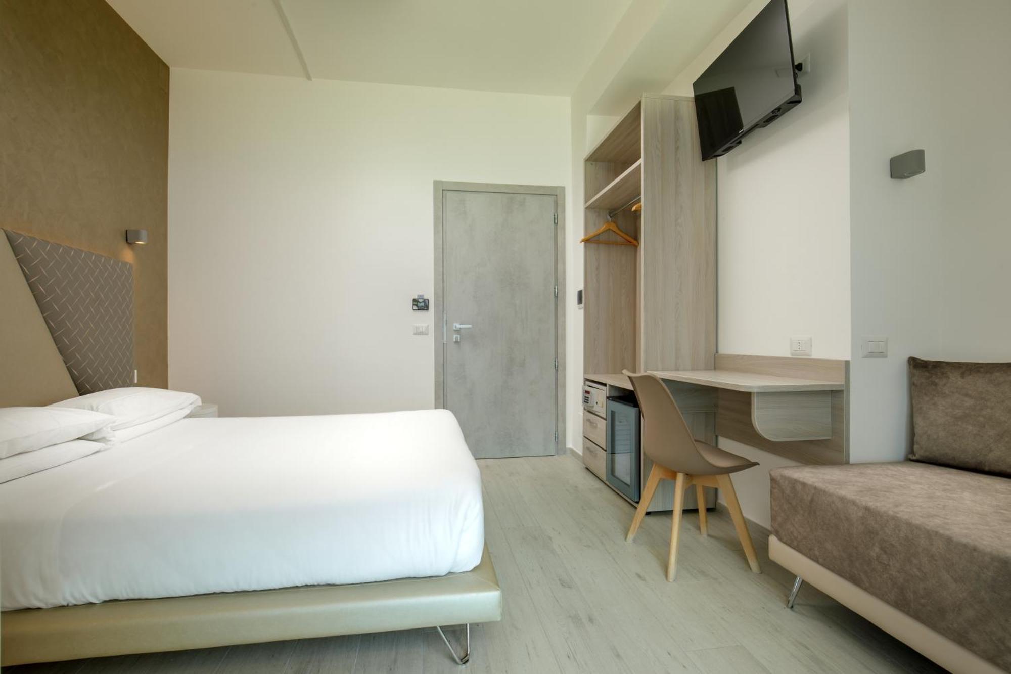 Hotel Tirreno 라티나 외부 사진