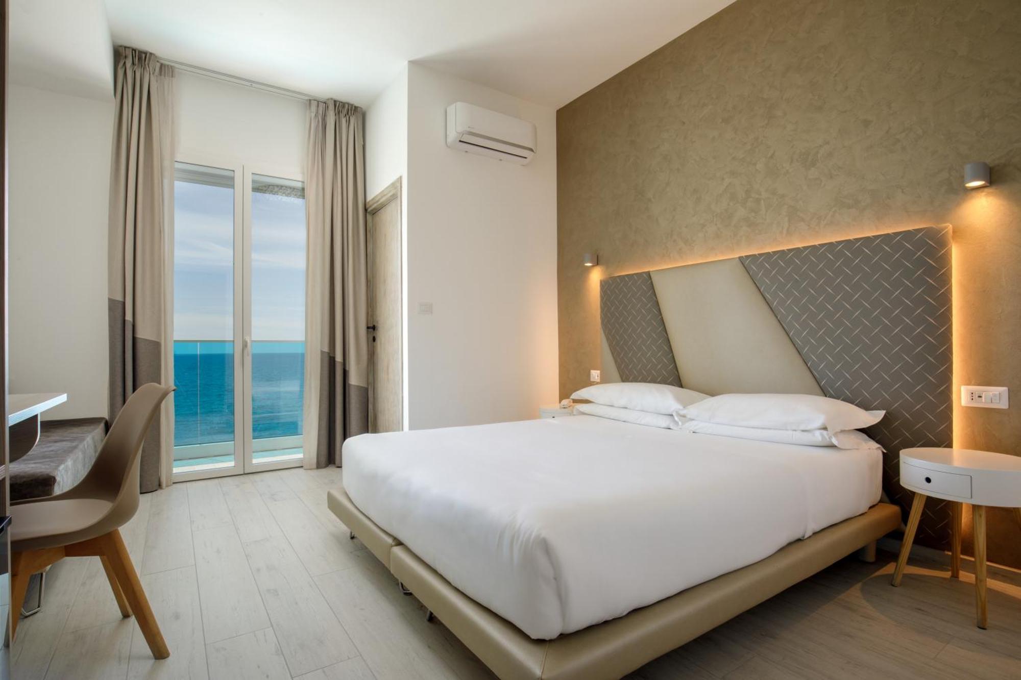 Hotel Tirreno 라티나 외부 사진