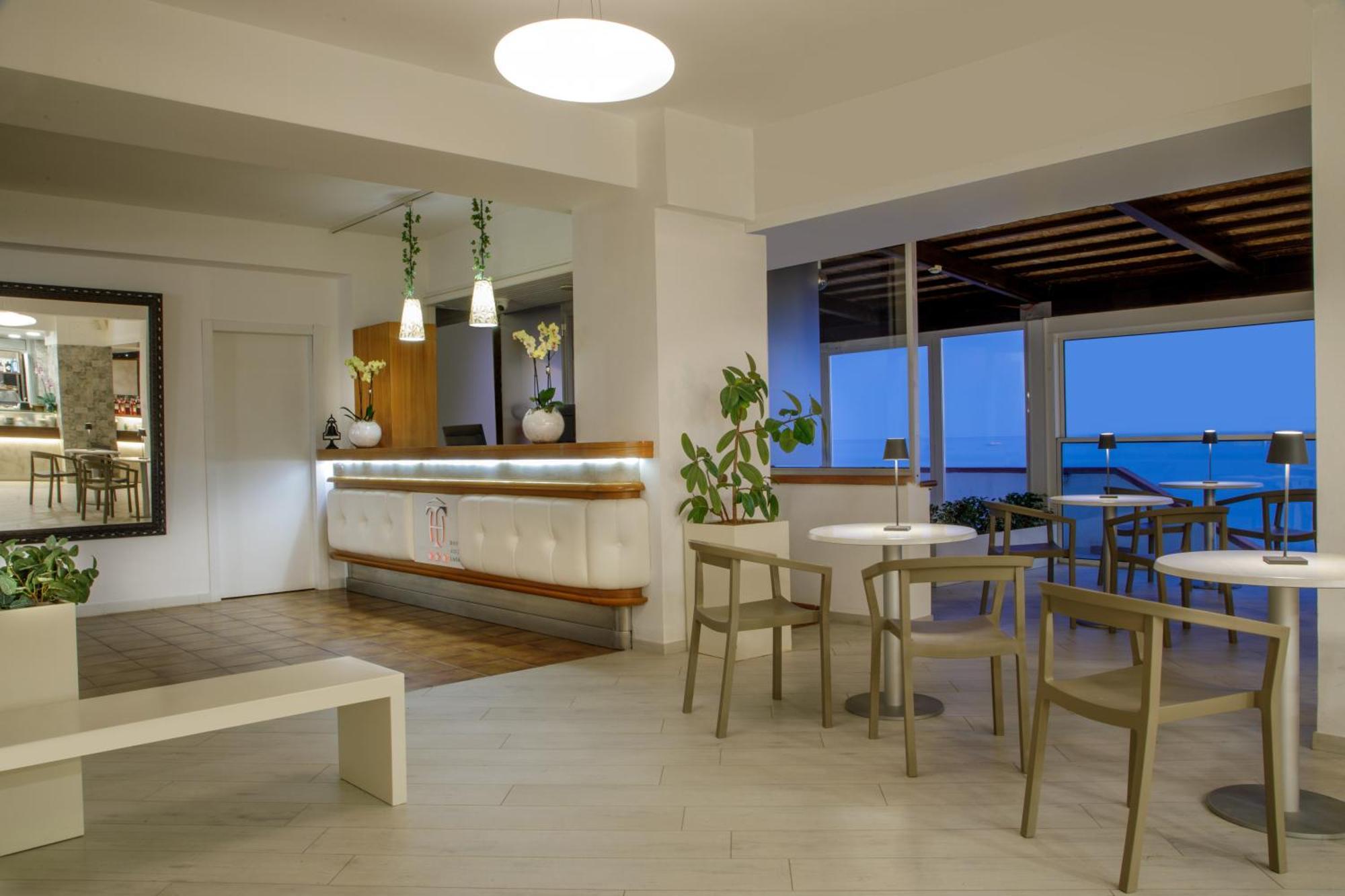 Hotel Tirreno 라티나 외부 사진